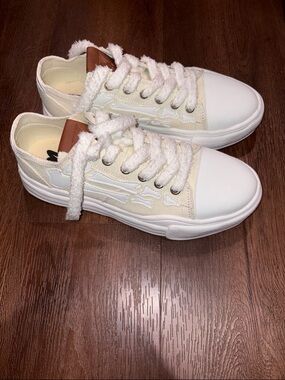 Men's White Low-Top Sneakers with Cream Panels